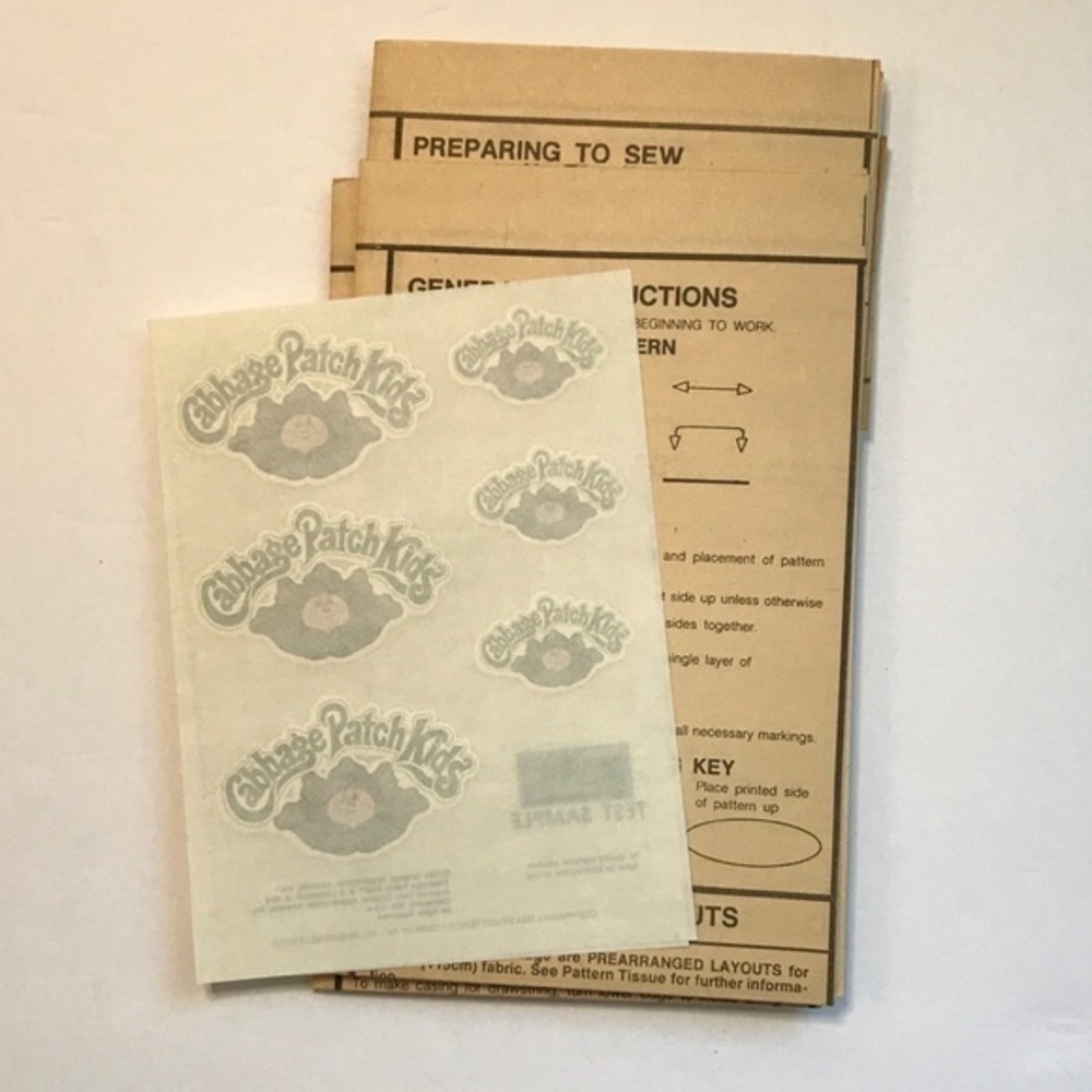 Vintage UNCUT Butterick Cabbage Patch‎ Kids Pattern 6590 Size 6 New w/ Transfers - Picture 5 of 8